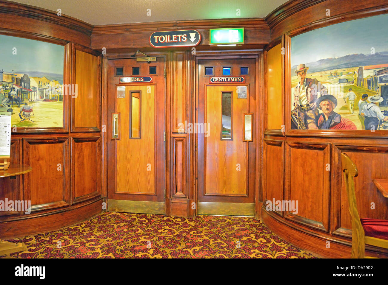 Art-Deco-Interieur des The Regent Pub (ehemals Palast Kino), Church Street, Walton-on-Thames, Surrey, England, Vereinigtes Königreich Stockfoto