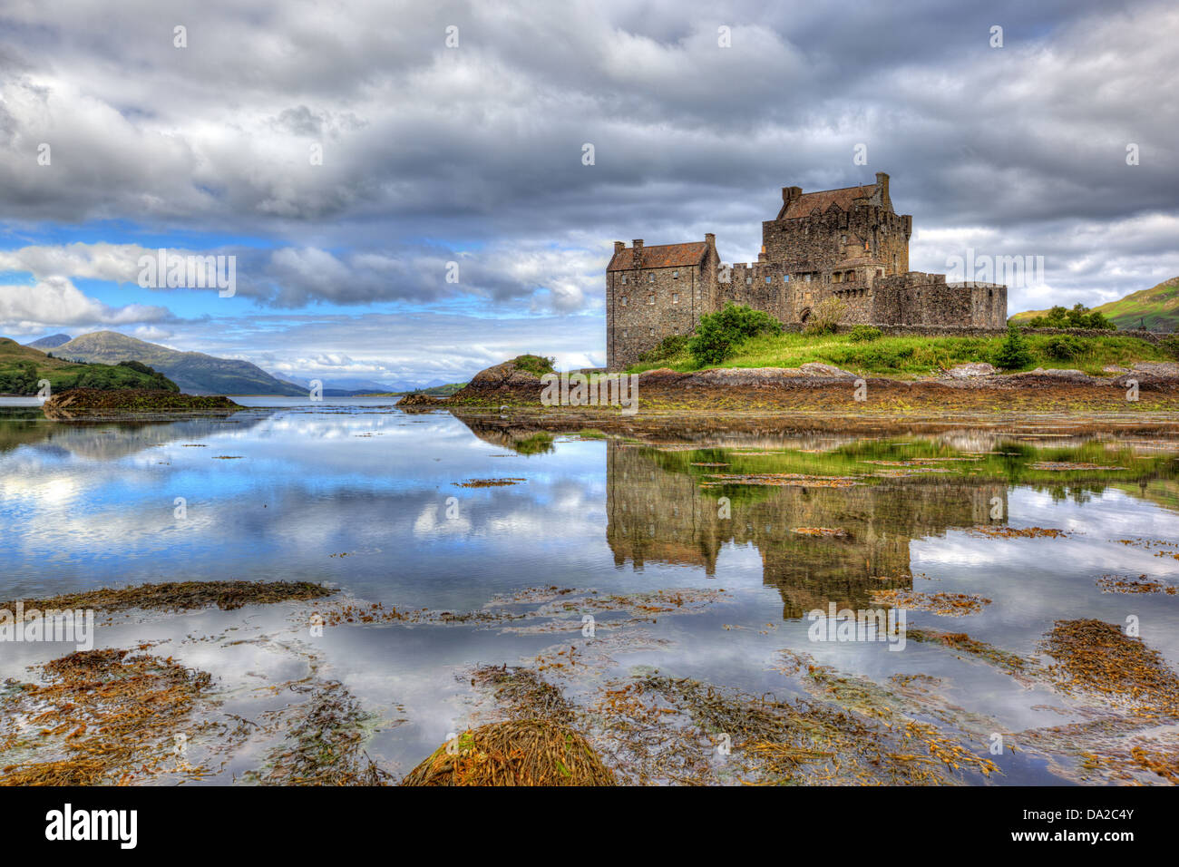 Eilean Donan castle an einem bewölkten Tag, Highlands, Schottland, UK Stockfoto