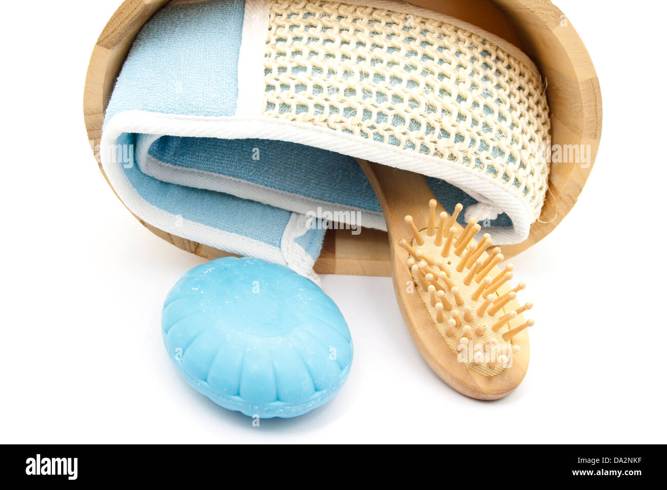 Massage-Bürste mit kosmetischen Tuch und blaue Seife Stockfoto