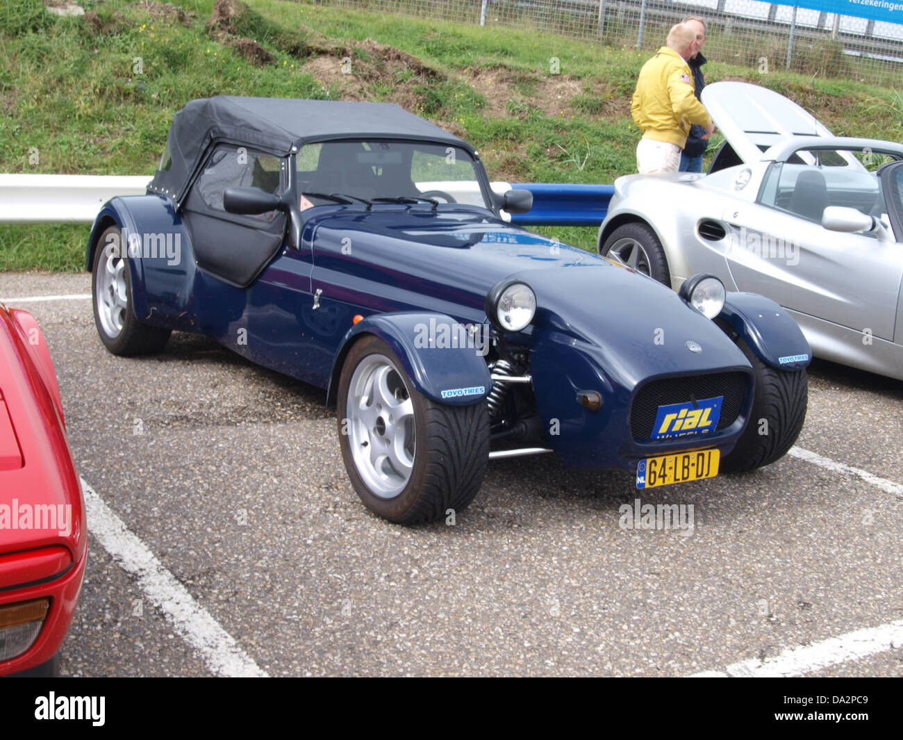 Das Westfield 2-Axte-Rigid Body Sports Cabriolet nahm 2010 am Nationaal Oldtimer Festival in Zandvoort Teil. Dieser klassische Sportwagen, der für sein leichtes Design und seine Leistung bekannt ist, zeigt den Charme eines Oldtimers. Stockfoto