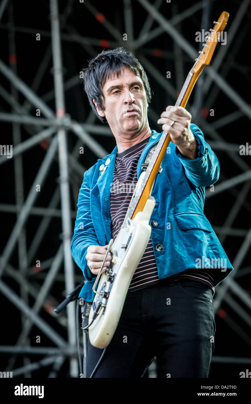 Mailand, Italien. 1. Juli 2013. Johnny Marr ex-Gitarrist von The Smiths tritt bei Ippodromo del Galoppo während der "City Sound Festival 2013" Credit: Rodolfo weitertransferiert/Alamy Live News Stockfoto