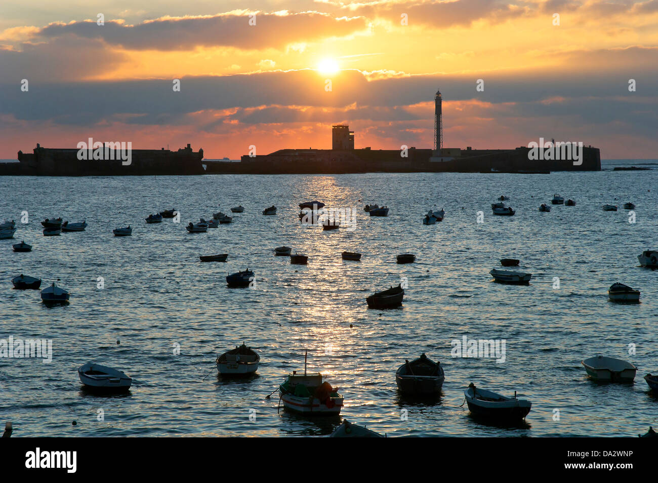 La Caleta Strand und die Burg von San Sebastian, Cádiz, Region Andalusien, Spanien, Europa Stockfoto