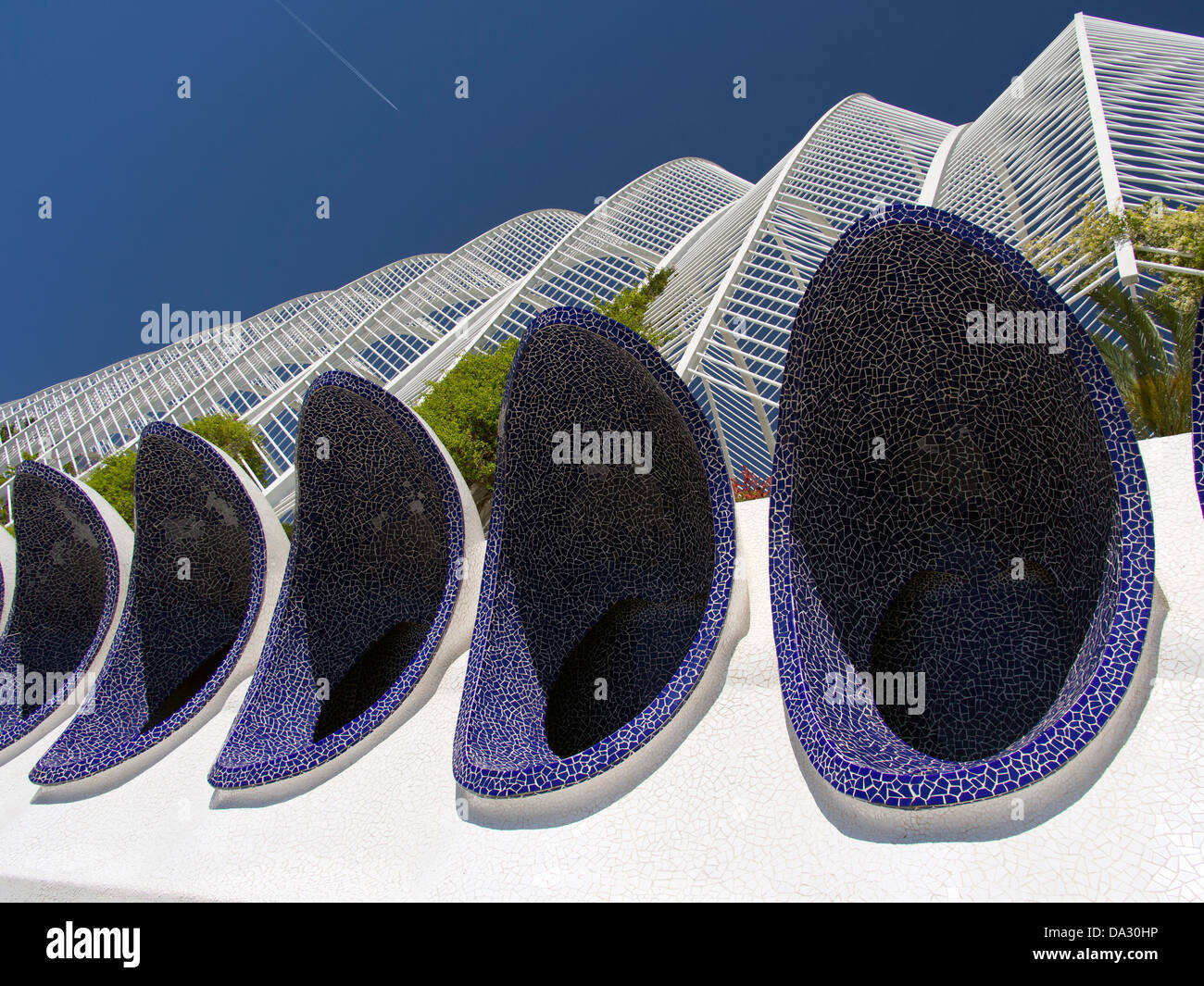 Valencias Ciudad de Las Artes y Las Ciensias, Spanien - Wintergarten Dekorationen suchen verdächtig wie riesige Urinale Stockfoto