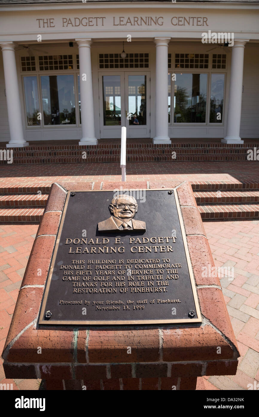Gedenktafel im Lernzentrum Padgett, Pinehurst Resort Golf Course, NC, USA Stockfoto