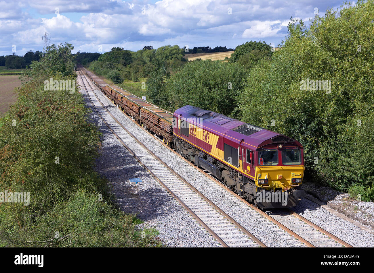 DBS 66162 leitet 6 D 44 11:09 Bescot - Toton Abteilungs Zug durch Arleston auf die Stenson Nebenstrecke auf 09.11.12. Stockfoto