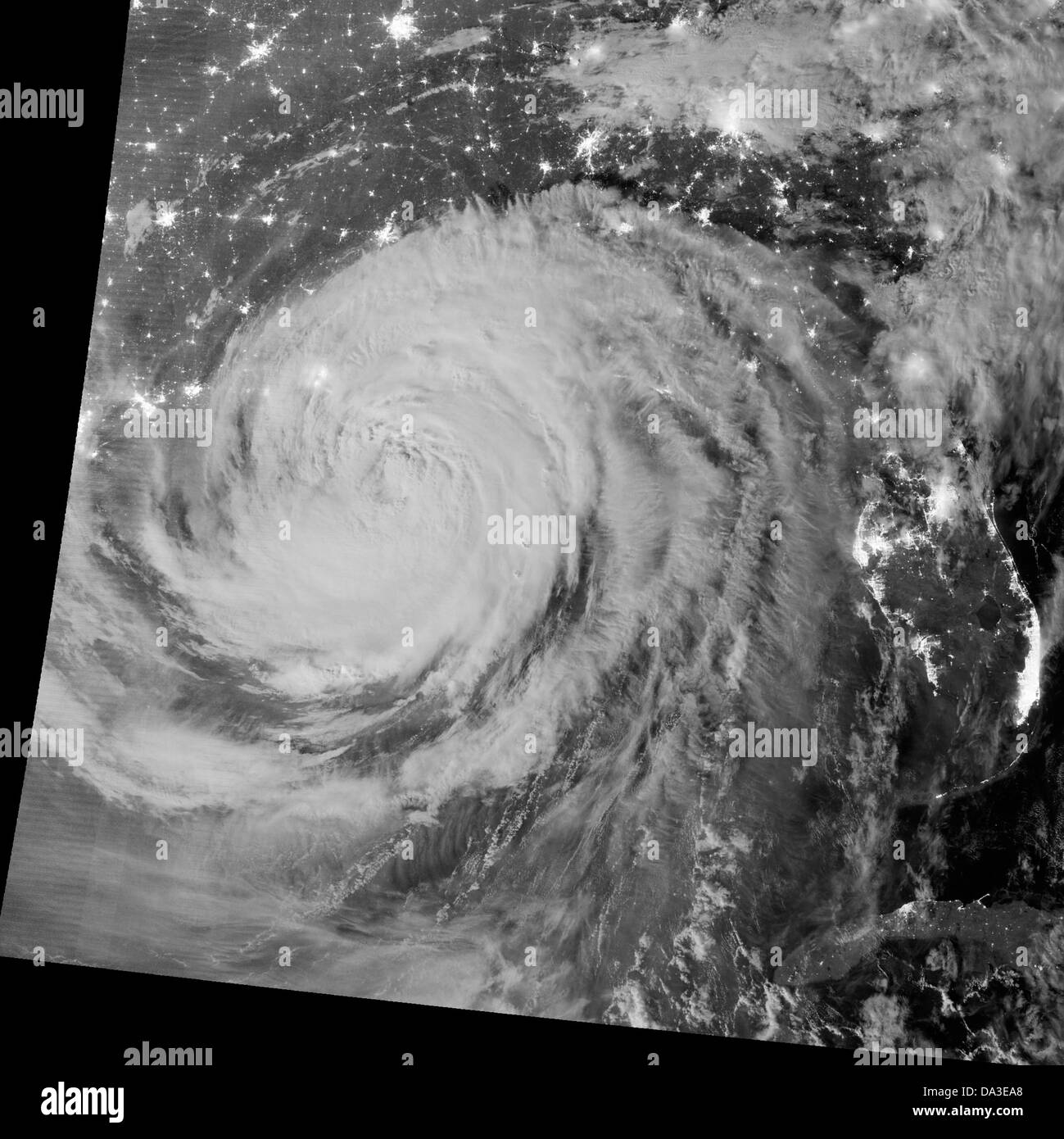 Hurricane Isaac bei Nacht sichtbar Infrarot Imaging Radiometer-Suite auf dem Suomi NPP Satelliten erfasst diese Nachtansicht Stockfoto