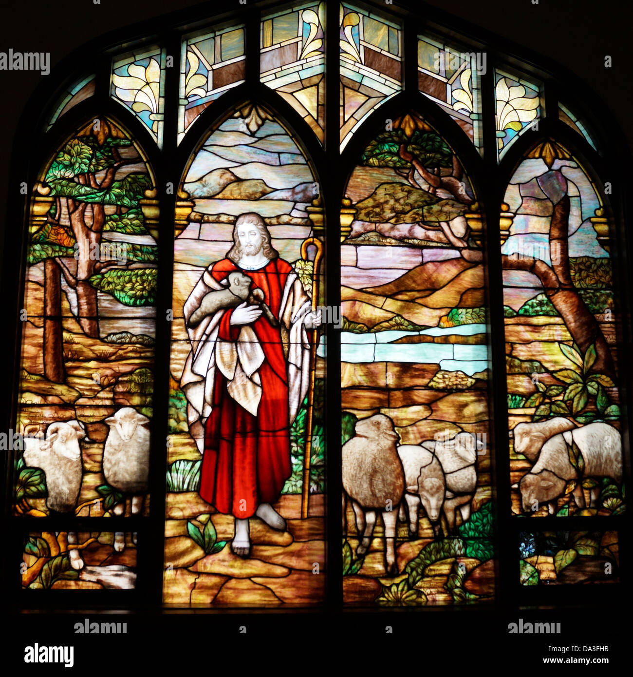 Glasmalerei Witwe von Jesus Christus führt seine Herde Lämmer. Stockfoto