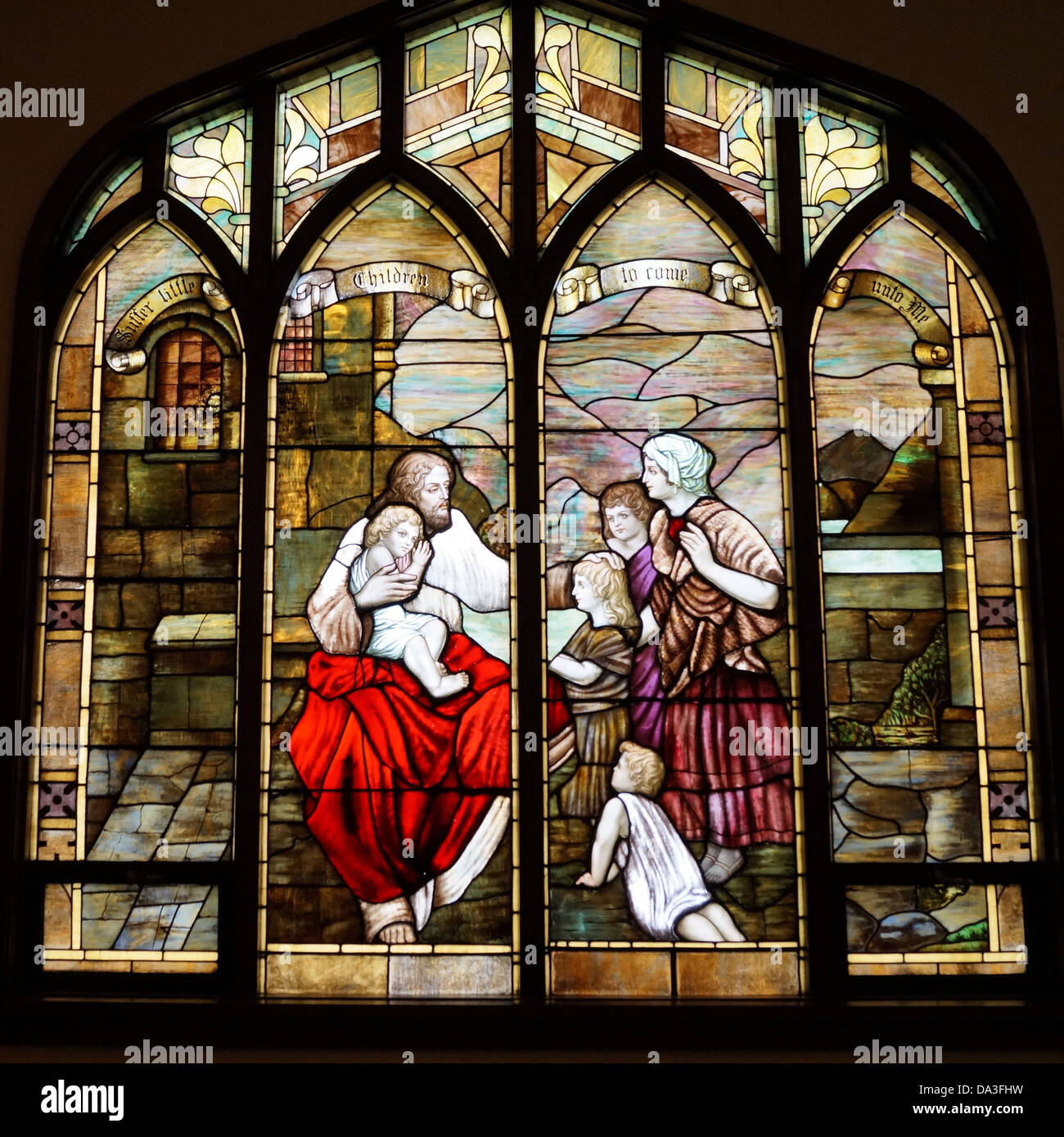 Glasfenster von Jesus und Kinder. Stockfoto