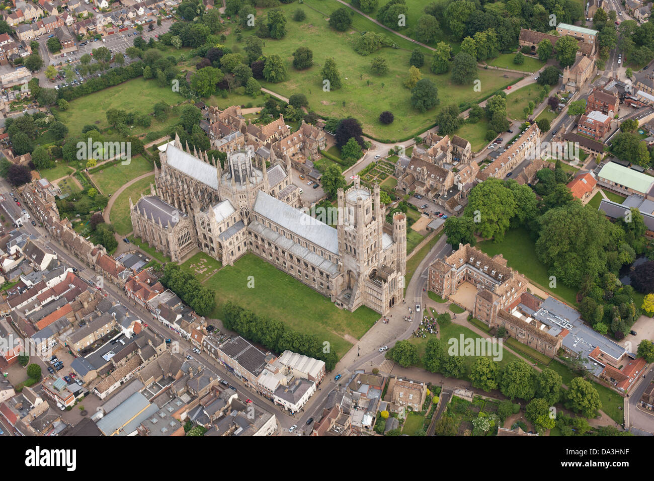 LUFTAUFNAHME. Ely Cathedral. Cambridgeshire, England, Großbritannien, Vereinigtes Königreich. Stockfoto