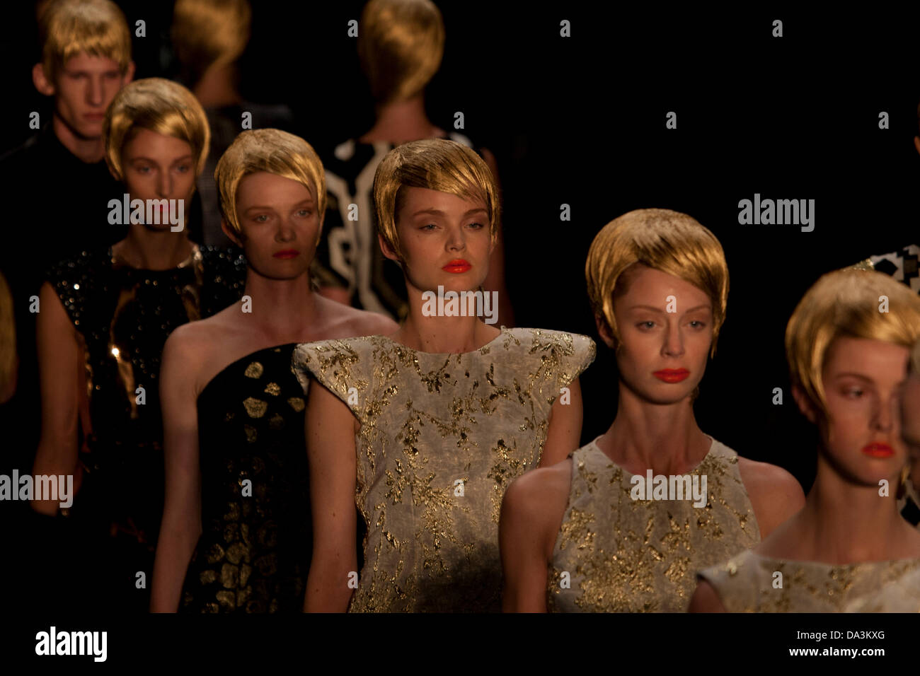 Berlin, Deutschland. 2. Juli 2013. Kilian Kerner präsentiert im Frühjahr 2014 / Summer-Kollektion "Hör Nich Auf Mit Träumen" bei der Berlin Fashion Woche Credit: Rey T. Byhre/Alamy Live News Stockfoto