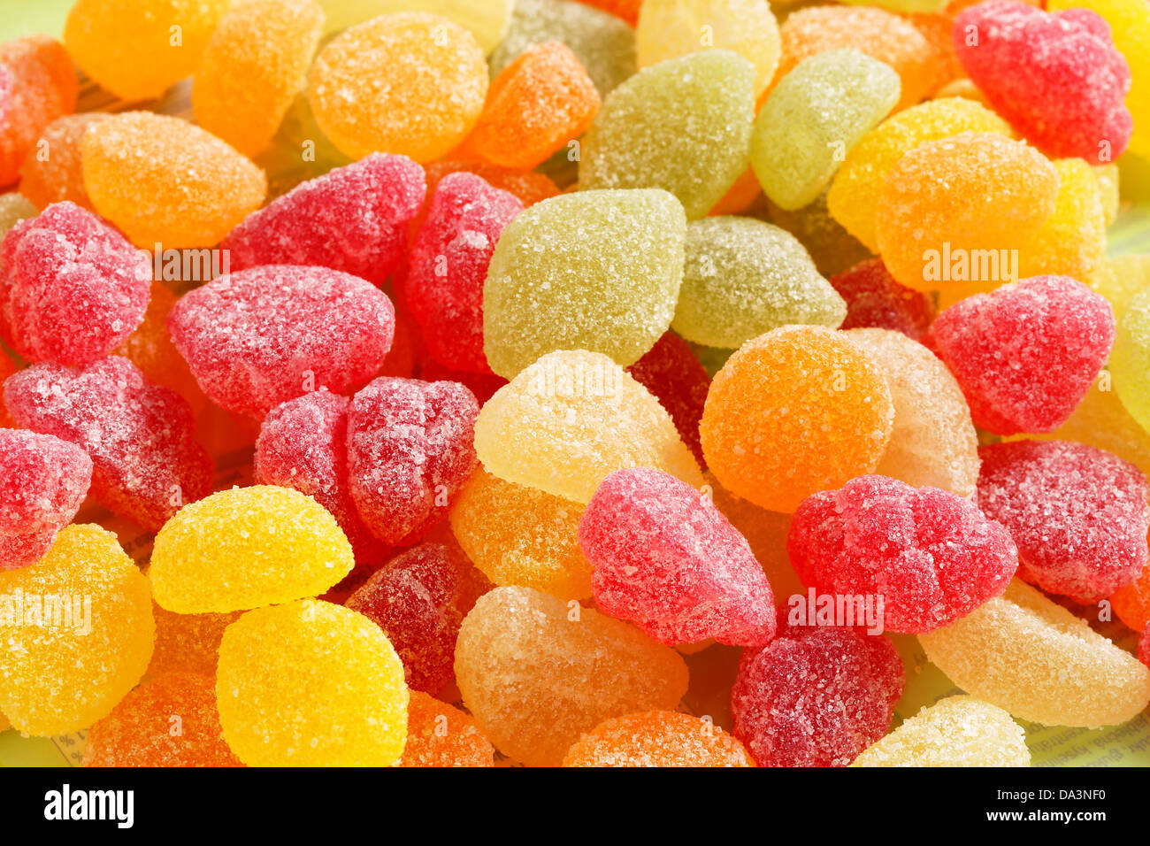 Obst-förmigen gummiartige Bonbons in granulierter Zucker beschichtet Stockfoto