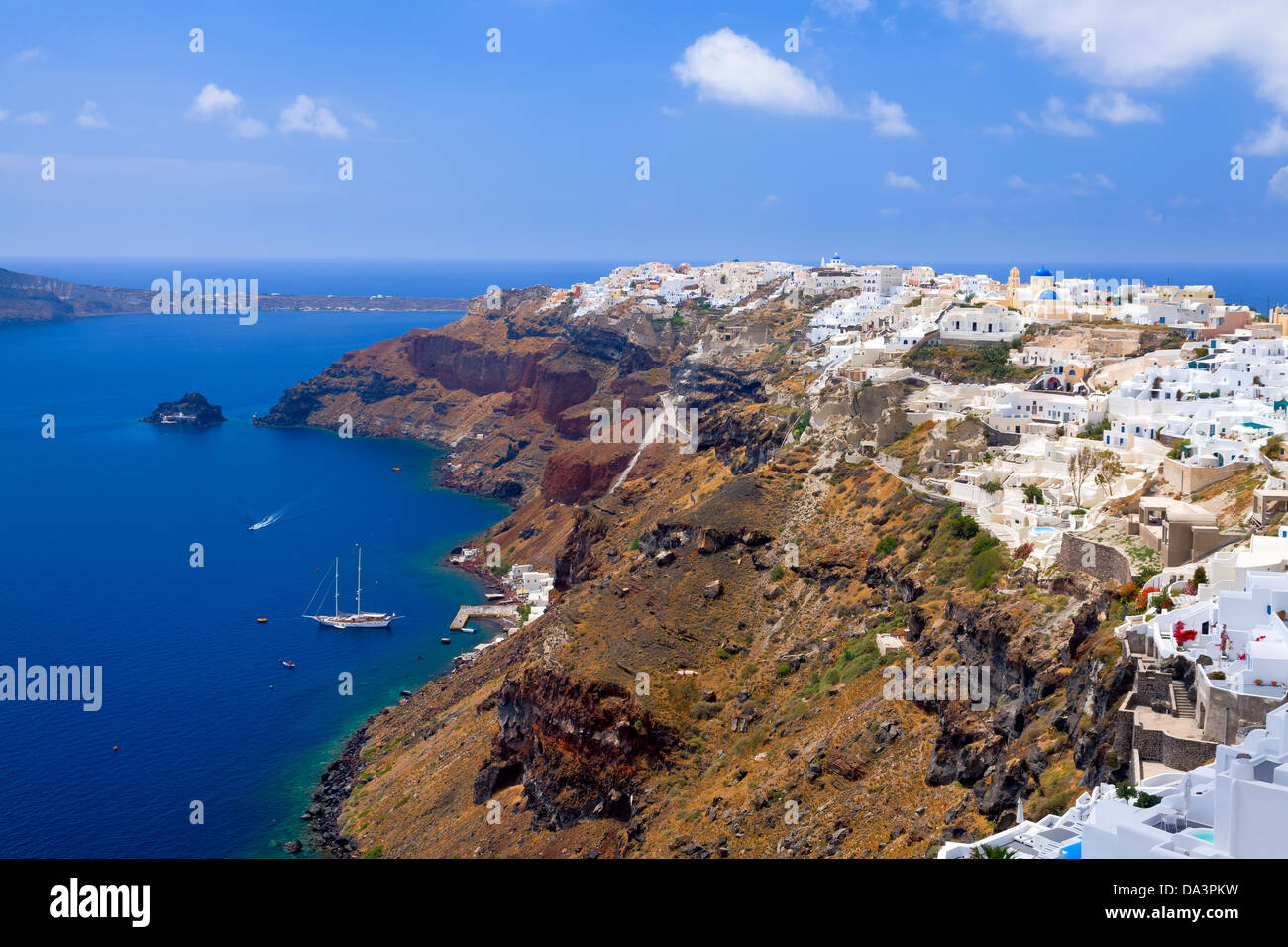 Gebäude auf die berühmte Caldera in Oia Santorini Griechenland Stockfoto