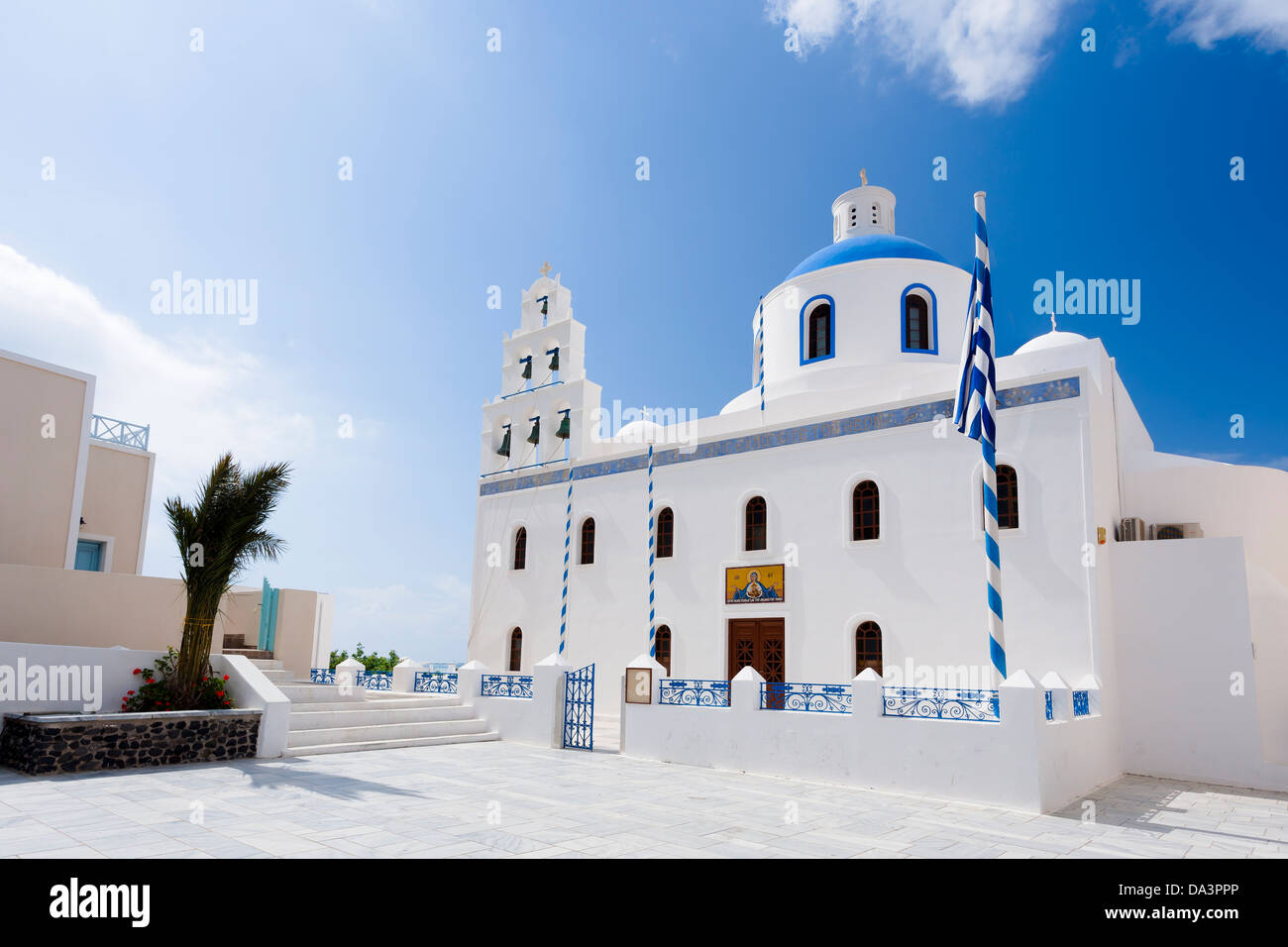 Griechisch-orthodoxe Kirche in der Stadt Oia Santorini Griechenland Europa Stockfoto