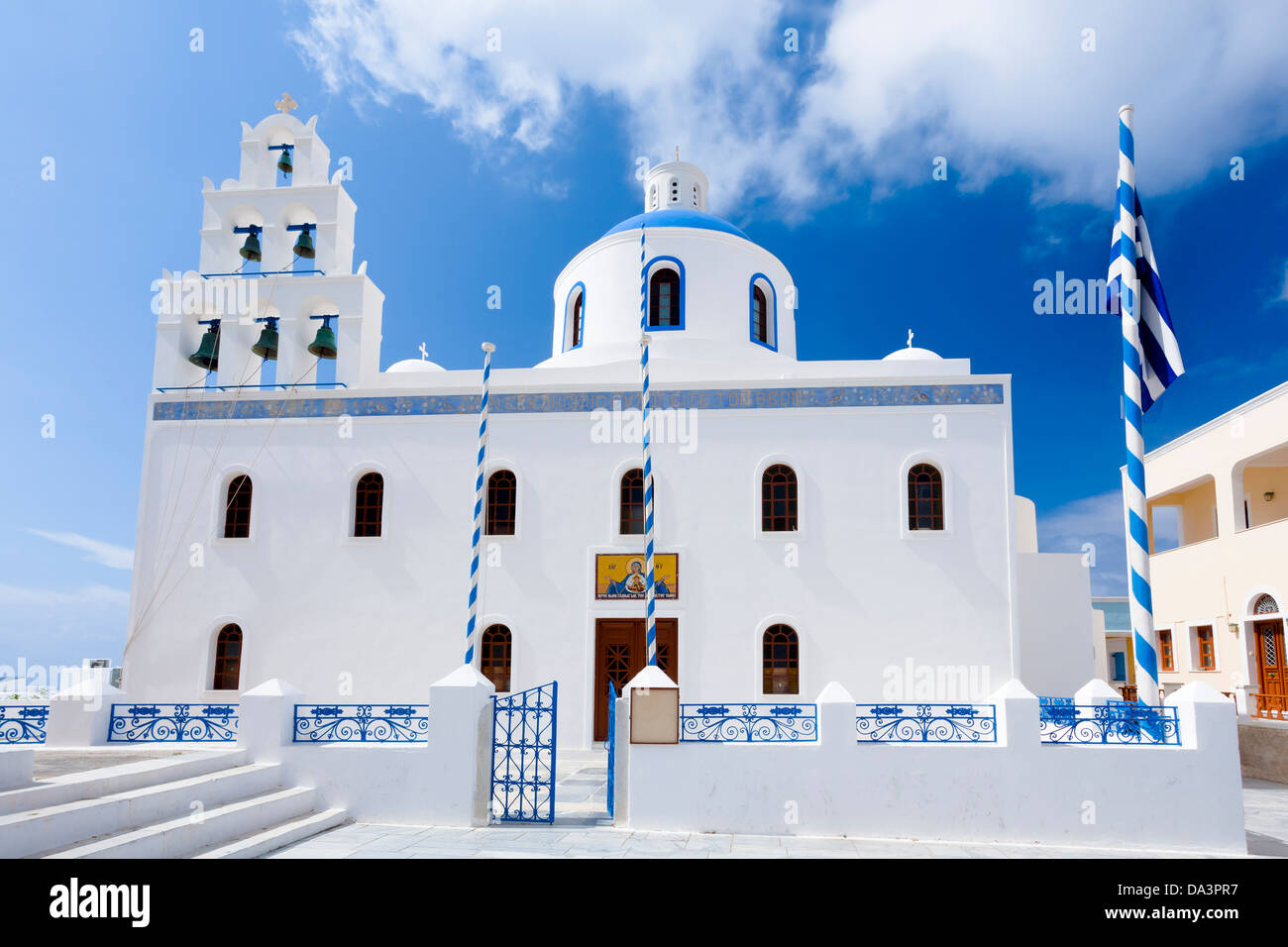 Griechisch-orthodoxe Kirche in der Stadt Oia Santorini Griechenland Europa Stockfoto