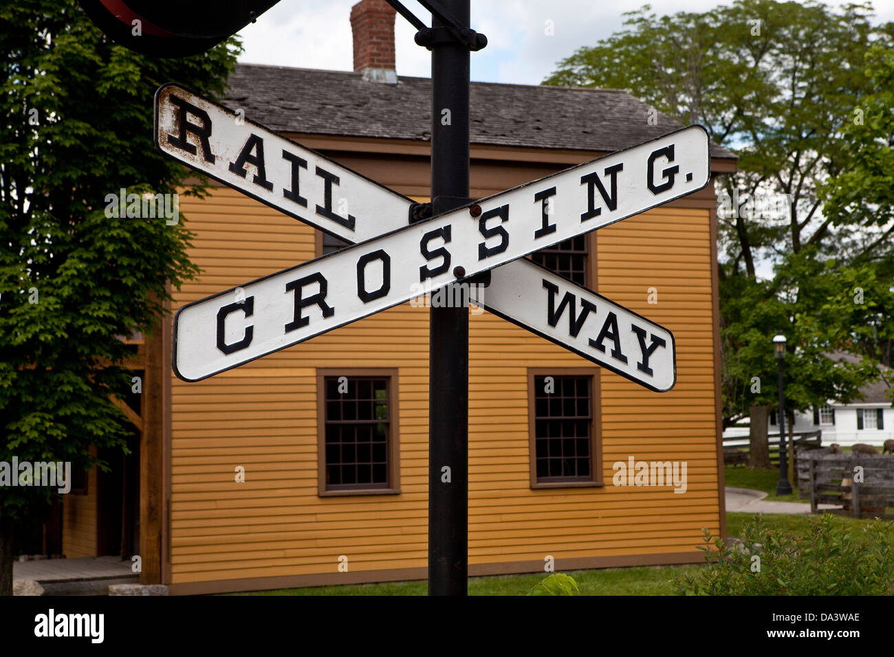 Ein Vintage Railroad Crossing Zeichen werden in Dearborn gesehen "Greenfield Village in Dearborn bei Detroit (Mi) Stockfoto