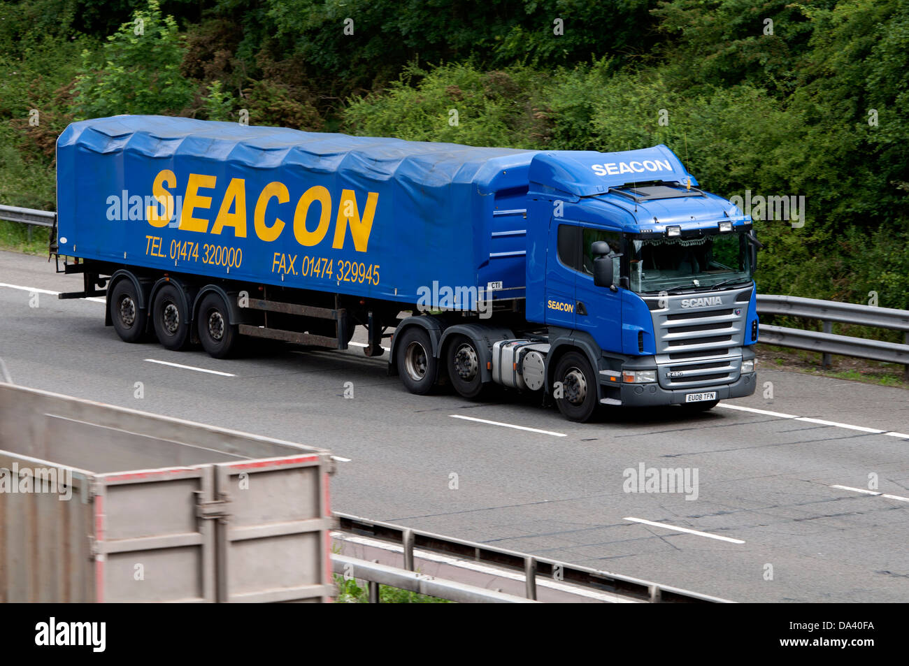 Seacon LKW auf Autobahn M40, UK Stockfoto