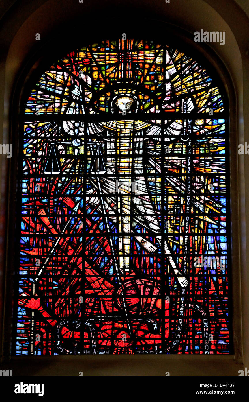 London, England, Vereinigtes Königreich. Kirche von St. Michael Paternoster Royal, Mission, Seeleute, moderne Glasfenster (siehe Beschreibung) Stockfoto London, England, Vereinigtes Königreich. Kirche von St. Michael Paternoster Royal, Mission, Seeleute, moderne Glasfenster (siehe Beschreibung) Stockfoto