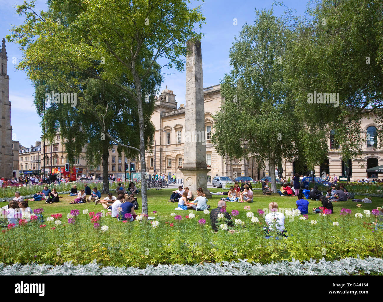 Menschen, die zum Sonnenbaden an der Orange Grove Bad Somerset in England Stockfoto