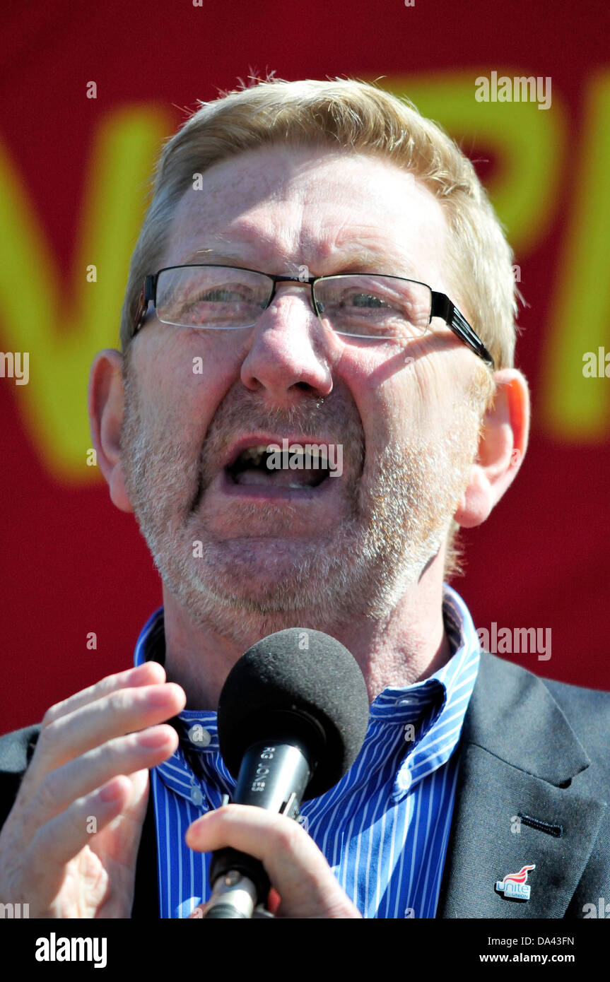 Mayday-Demonstration: London, 1. Mai 2013. Trafalgar Square. Len McCluskey, General-Sekretär, Gewerkschaft Unite Stockfoto