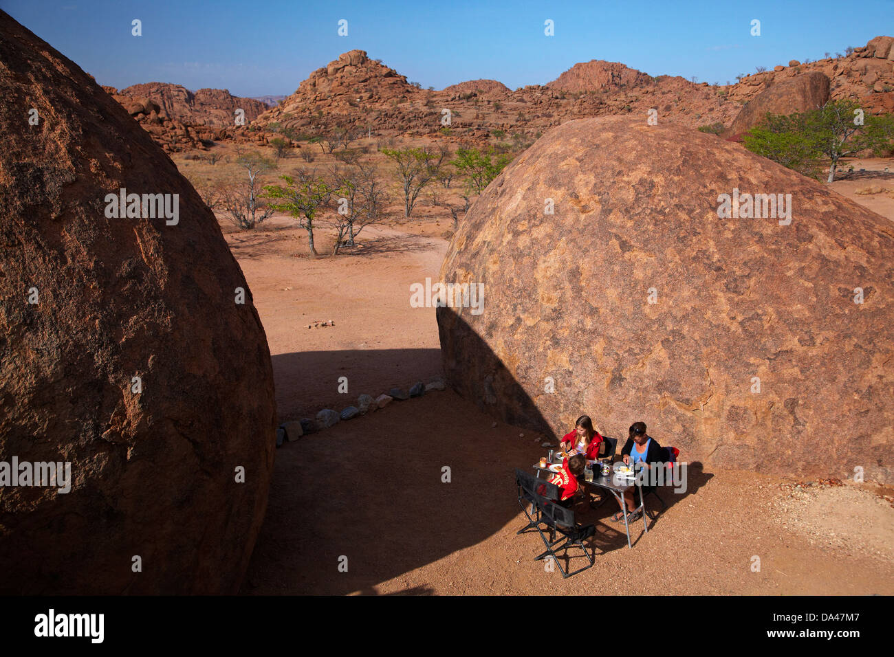 Familiencamping am Mowani Mountain Camp in der Nähe von Twyfelfontein, Damaraland, Namibia, Afrika Stockfoto