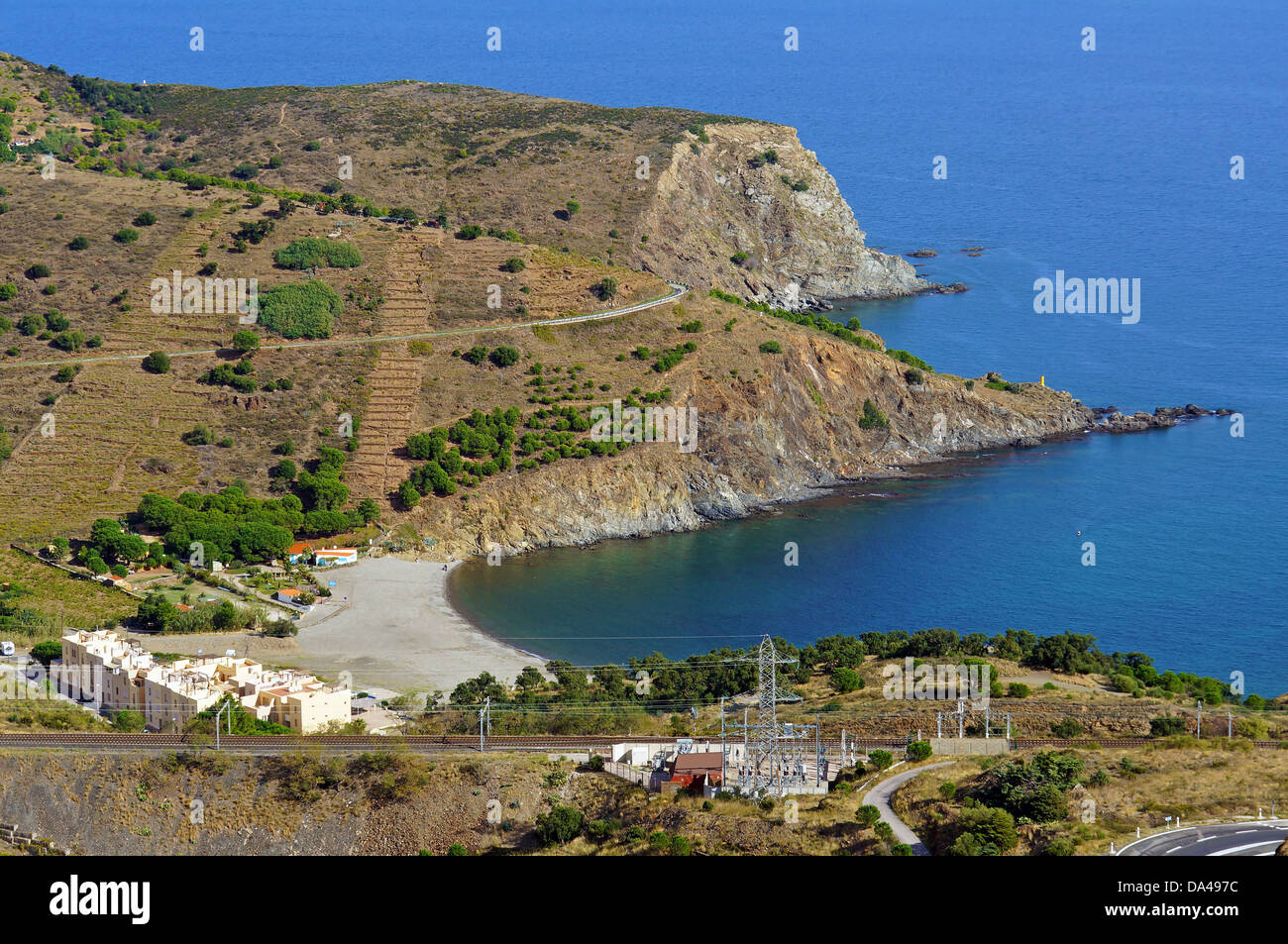 Aerial Landschaft über die mediterrane Bucht von Peyrefite, Vermilion Küste, Roussillon, Frankreich Stockfoto