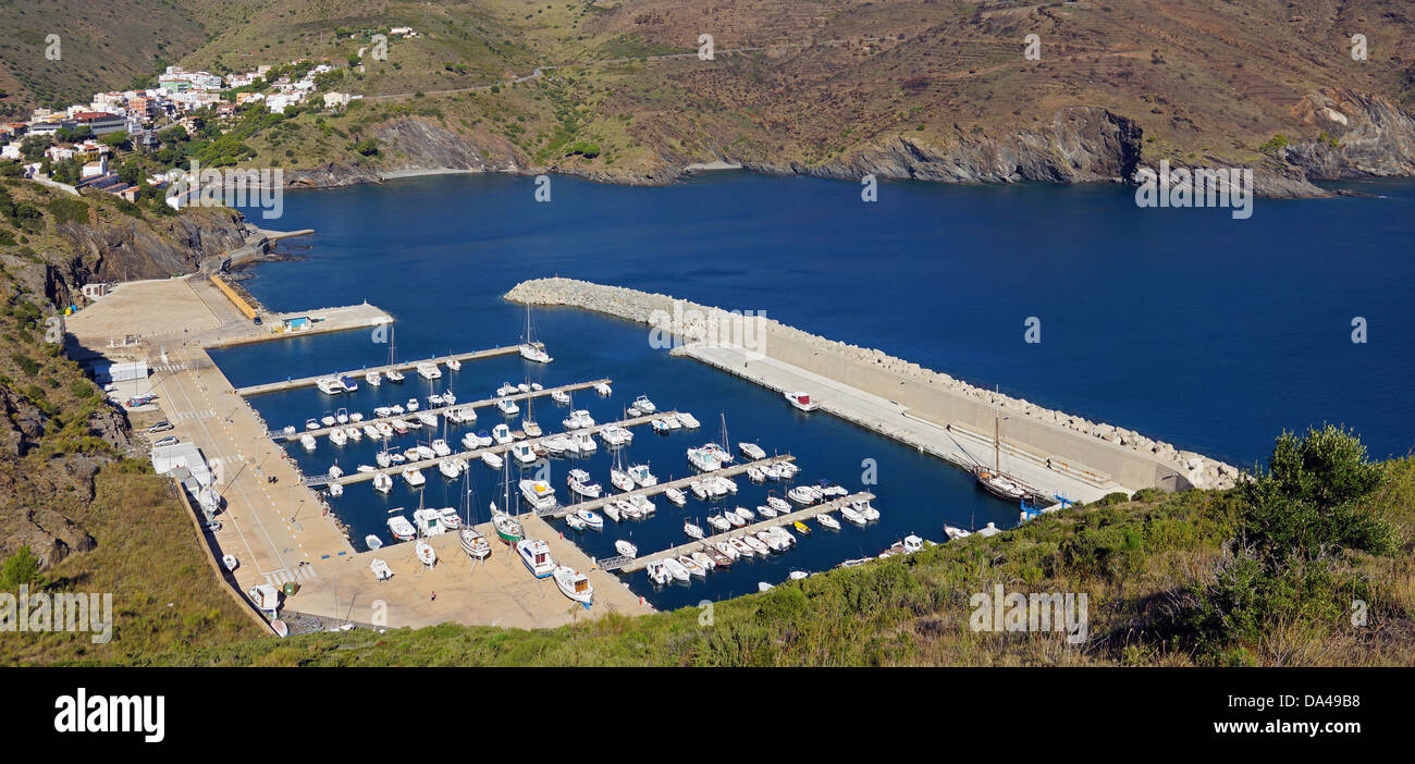Panorama über Portbou Bucht und der Marina, Costa Brava, Katalonien, Spanien Stockfoto
