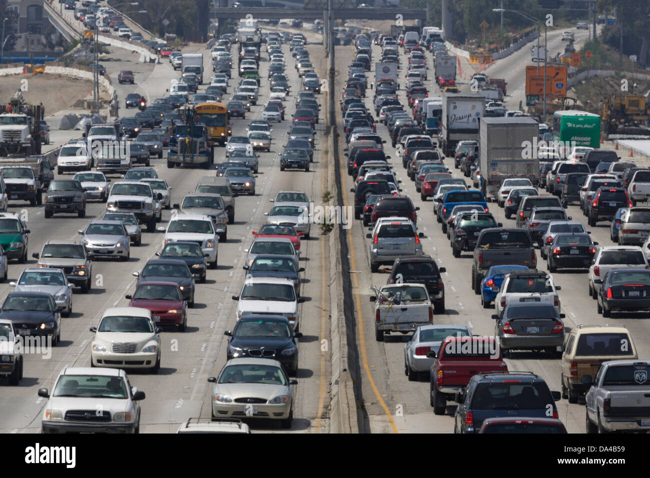 Los Angeles, Ca - 25. Mai: Autobahn der Verkehr in Richtung Norden - Süden, auf der Autobahn in Los Angeles, Kalifornien, USA am 25. Mai 2007. Stockfoto
