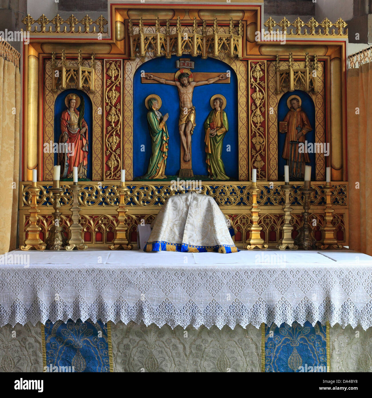 Der Altar und Retabel in der Pantoffel-Kapelle in Walsingham. Stockfoto