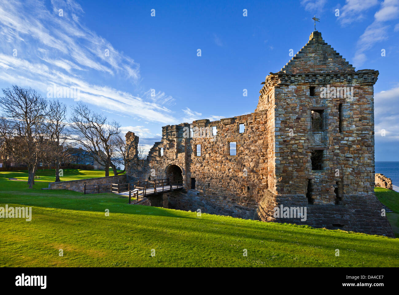 St Andrews Scotland St Andrews Castle eine malerische Ruine an der Küste des Royal Burgh of St Andrews in Fife Scotland UK GB Europe Stockfoto