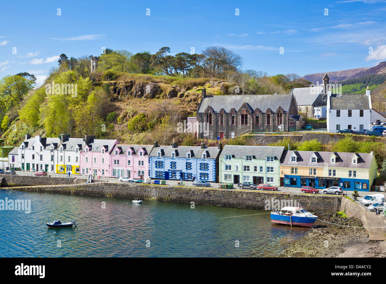 farbige Häuser in Portree Hafen Isle Of Skye, Highlands und Inseln Schottland Großbritannien GB EU Europa Stockfoto