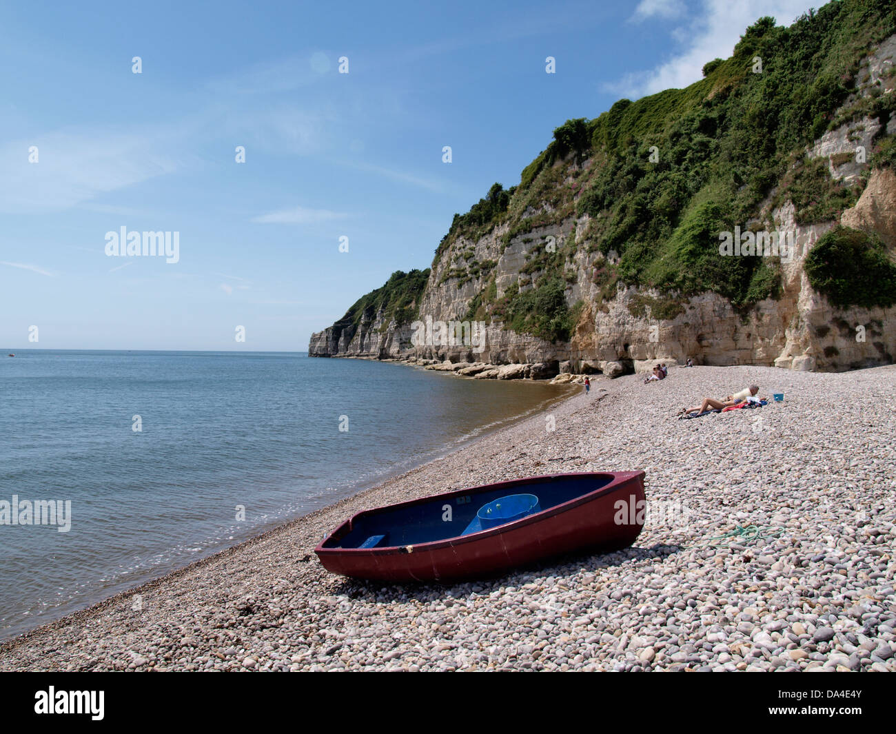 Kleines Boot am Ufer, Bier, Devon, UK 2013 Stockfoto