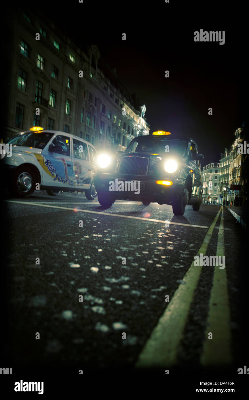 London-Taxi in der Nacht in der Regent street Stockfoto