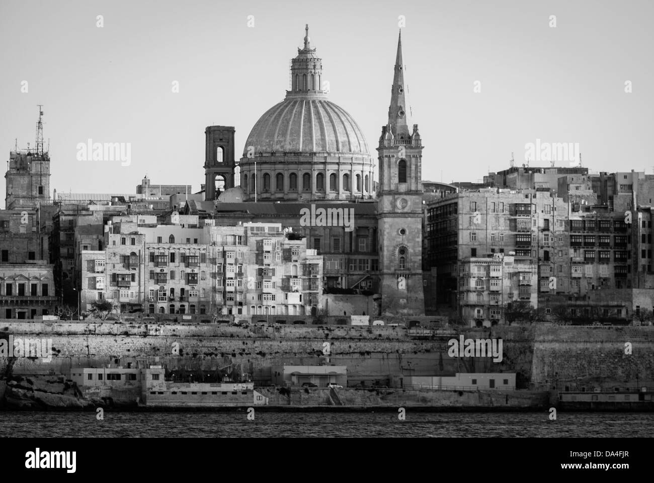 Valletta-Skyline von Sliema Stockfoto