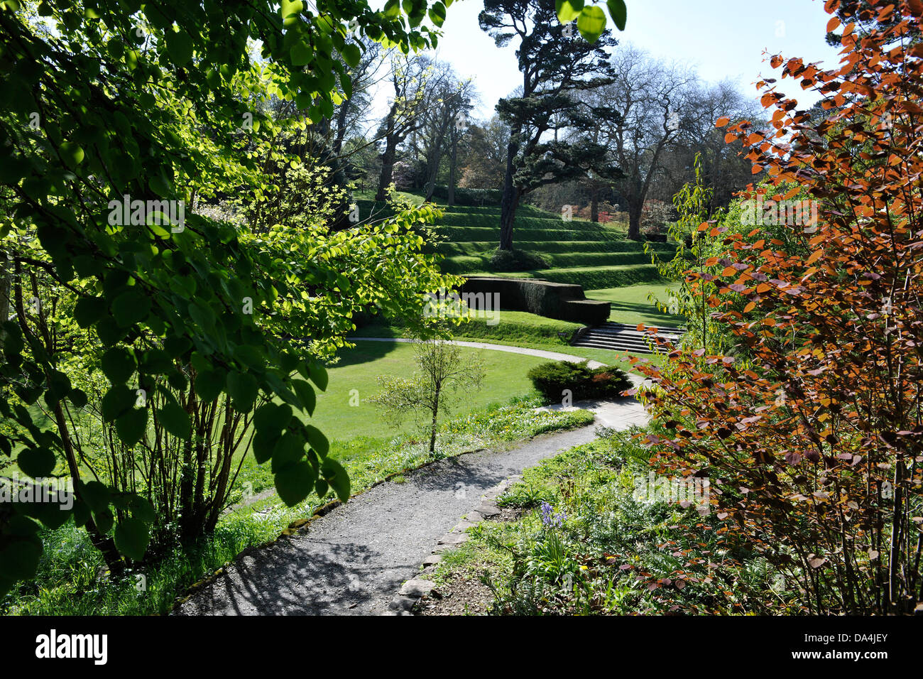 Dartington Hall, angelegten Gärten, Totnes, Devon. Von Dorothy Elmhirst entworfen. Besucherzentrum, Konferenz & Kunst Veranstaltungsort. Stockfoto