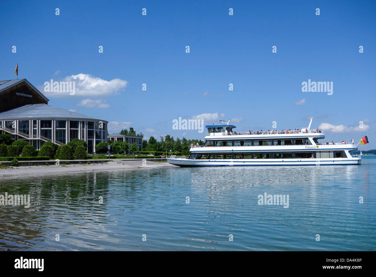 Festspielhaus Füssen am See Forggen, Ostallgaeu, Bayern, Deutschland Stockfoto