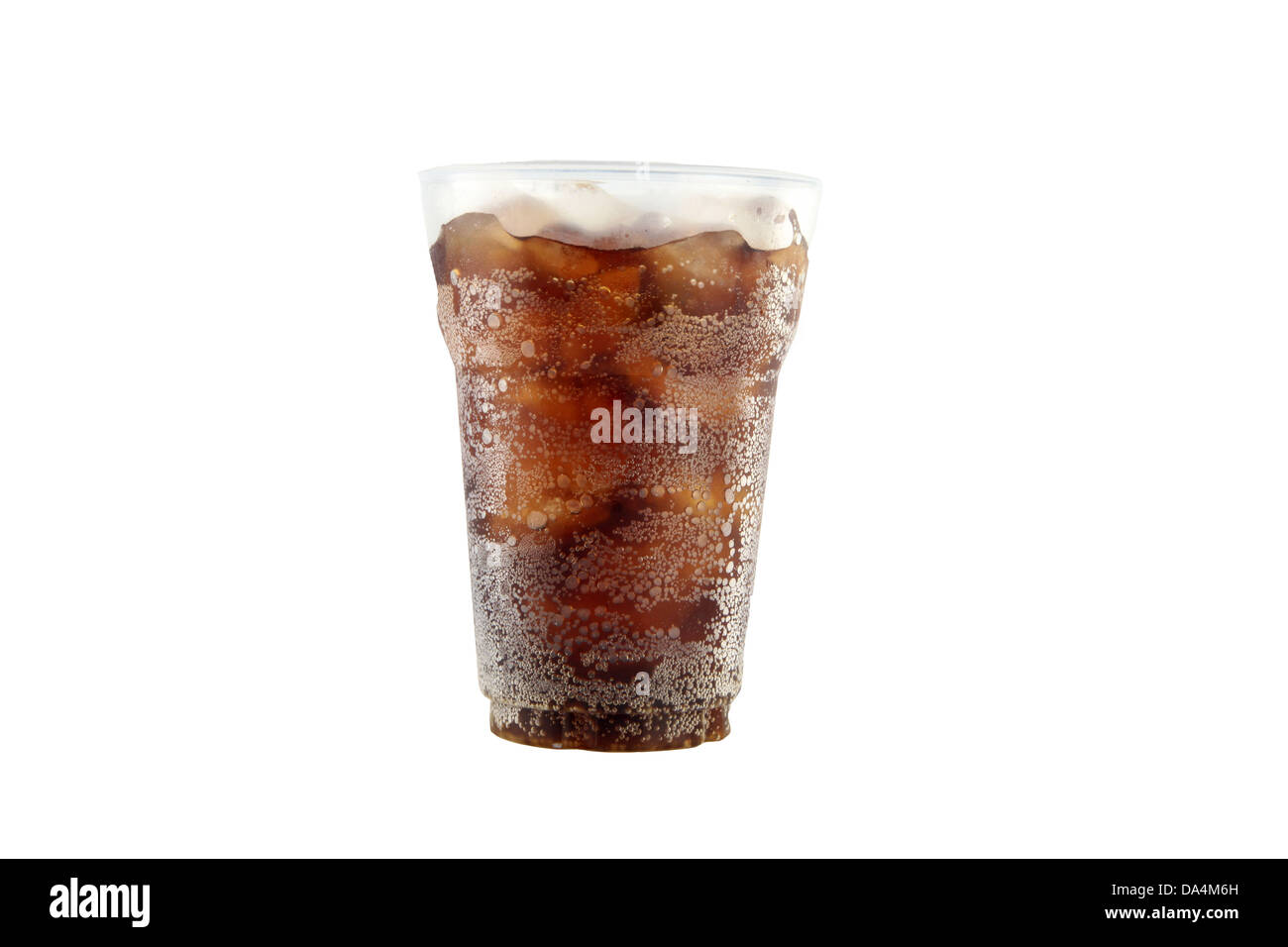 Cola im Glas auf weißem Hintergrund. Stockfoto