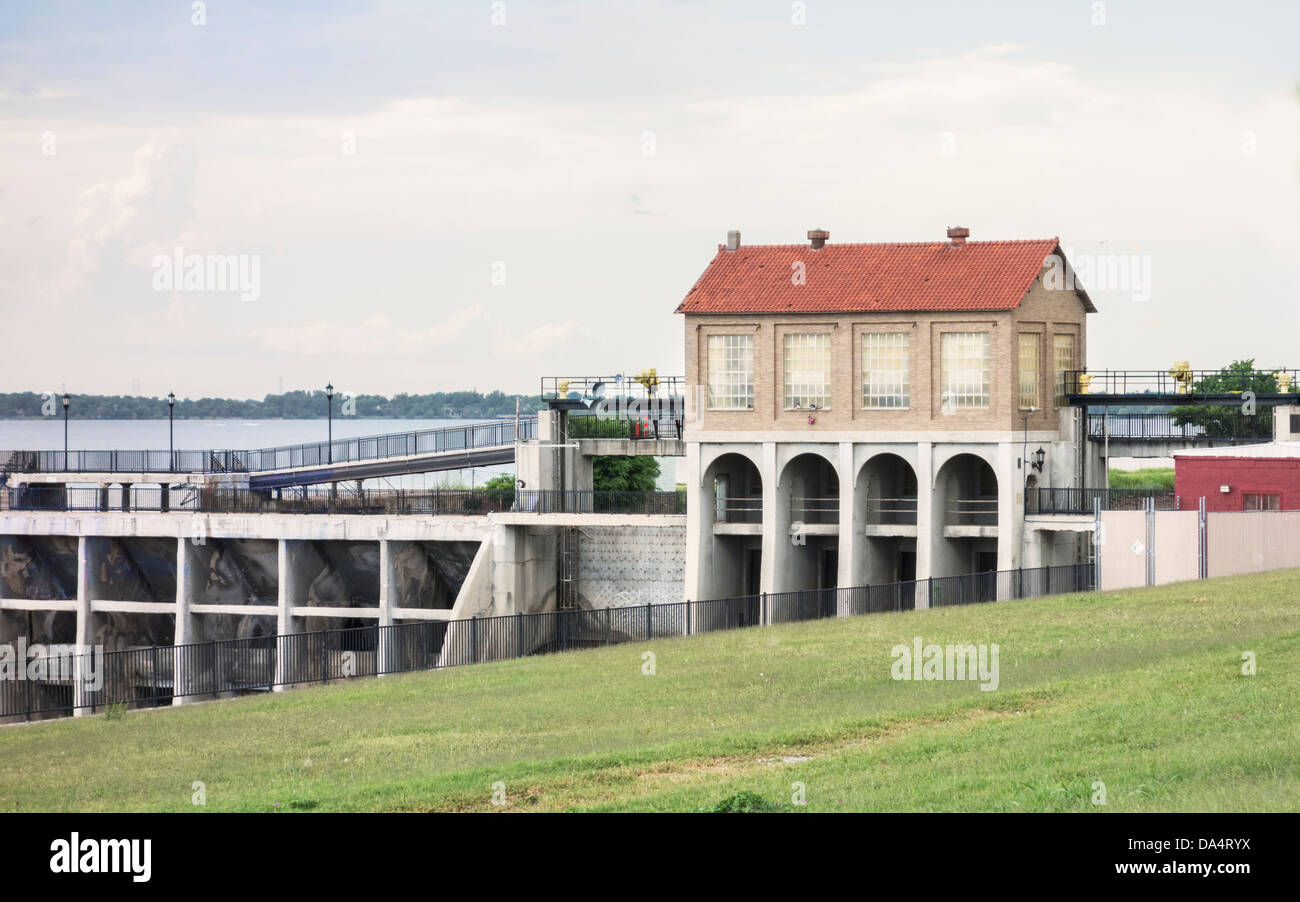 Lake Overholser Dam in Oklahoma City, gebaut in den Jahren 1917 und 1918 bis Wasser aus dem North Canadian River zu beschlagnahmen. Stockfoto