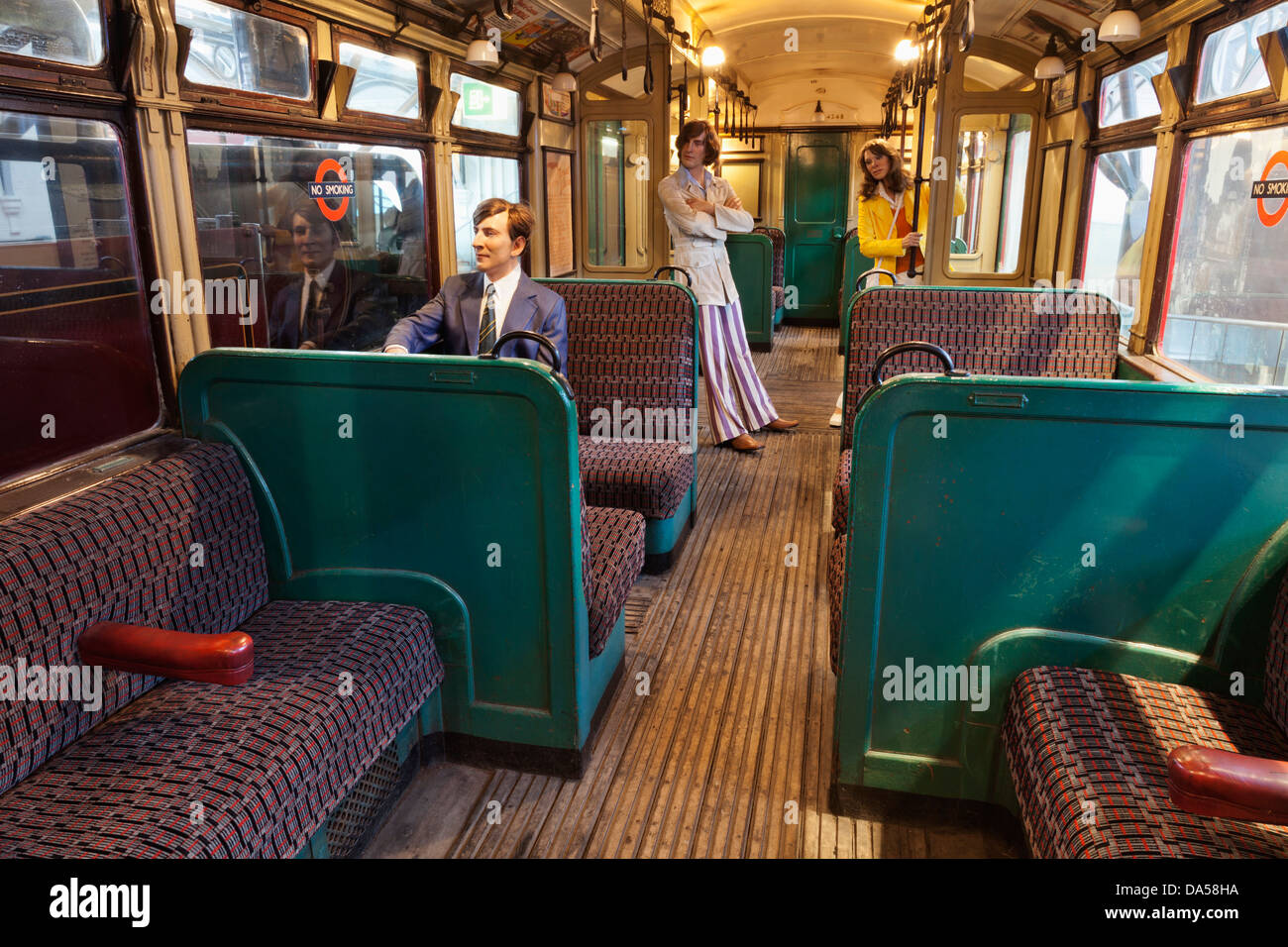 England, London, Covent Garten, London Transport Museum, Innenansicht des 1960 der Londoner U-Bahn Wagen Stockfoto