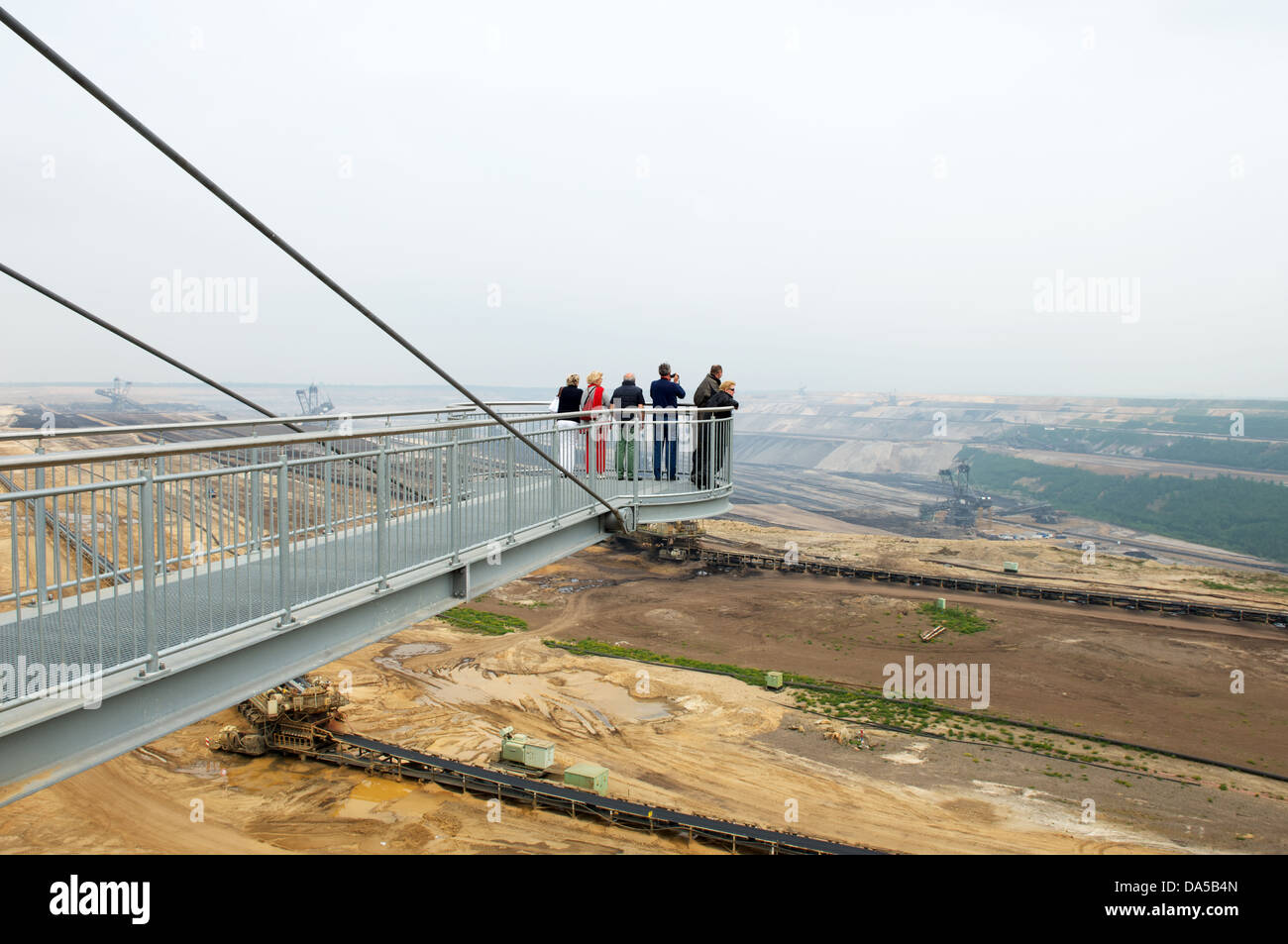 Eine erhöhte "Skywalk" für die Öffentlichkeit die typgleichen anzeigen (surface mine) Garzweiler, Deutschland. Stockfoto