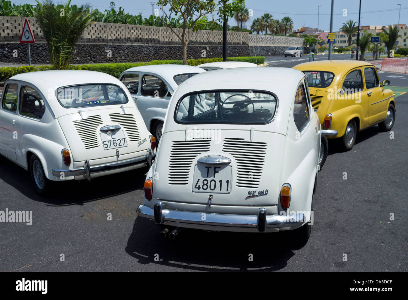 Platz für 600 Oldtimer Parken an einer Tankstelle in Alcala, Teneriffa, Kanarische Inseln, Spanien, Stockfoto