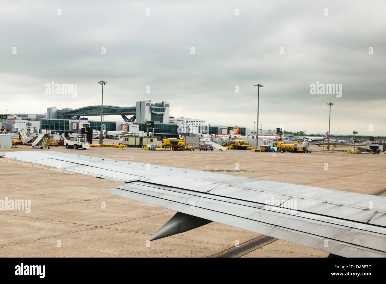 Passagier-terminal von Flugzeugen Start-und Landebahn Stockfoto