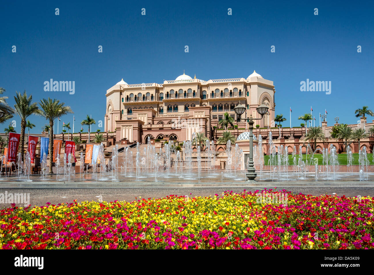 Vereinigte Arabische Emirate, Vereinigte Arabische Emirate, Naher Osten, Abu Dhabi, Stadt, Emirates Palace, Architektur, bunt, Emirate, berühmte, Blumen, fo Stockfoto