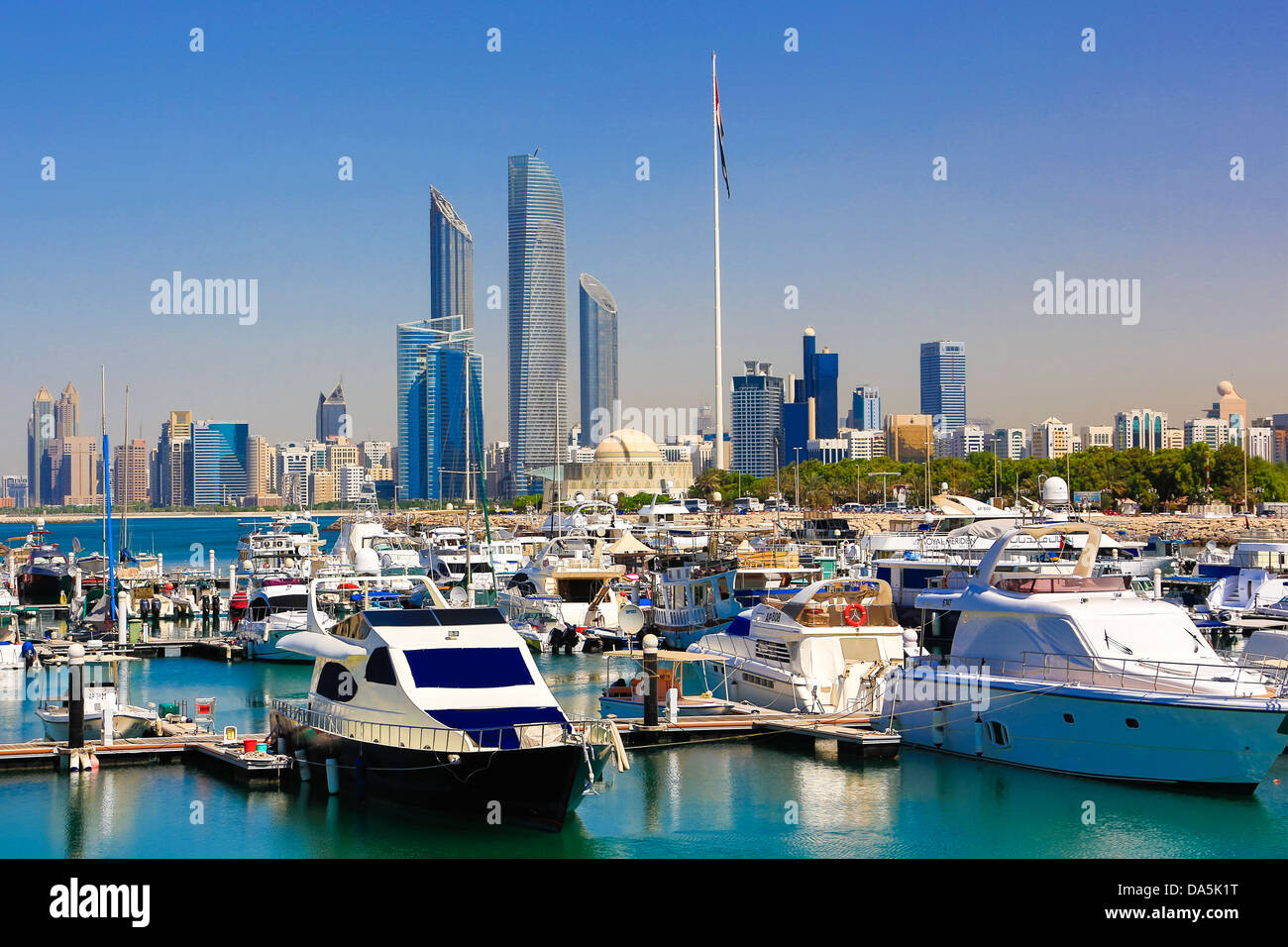 Vereinigte Arabische Emirate, Vereinigte Arabische Emirate, Nahost, Abu Dhabi, Stadt, Skyline, Central Market Tower, Tower, Architektur, Boote, Gebäude, d Stockfoto