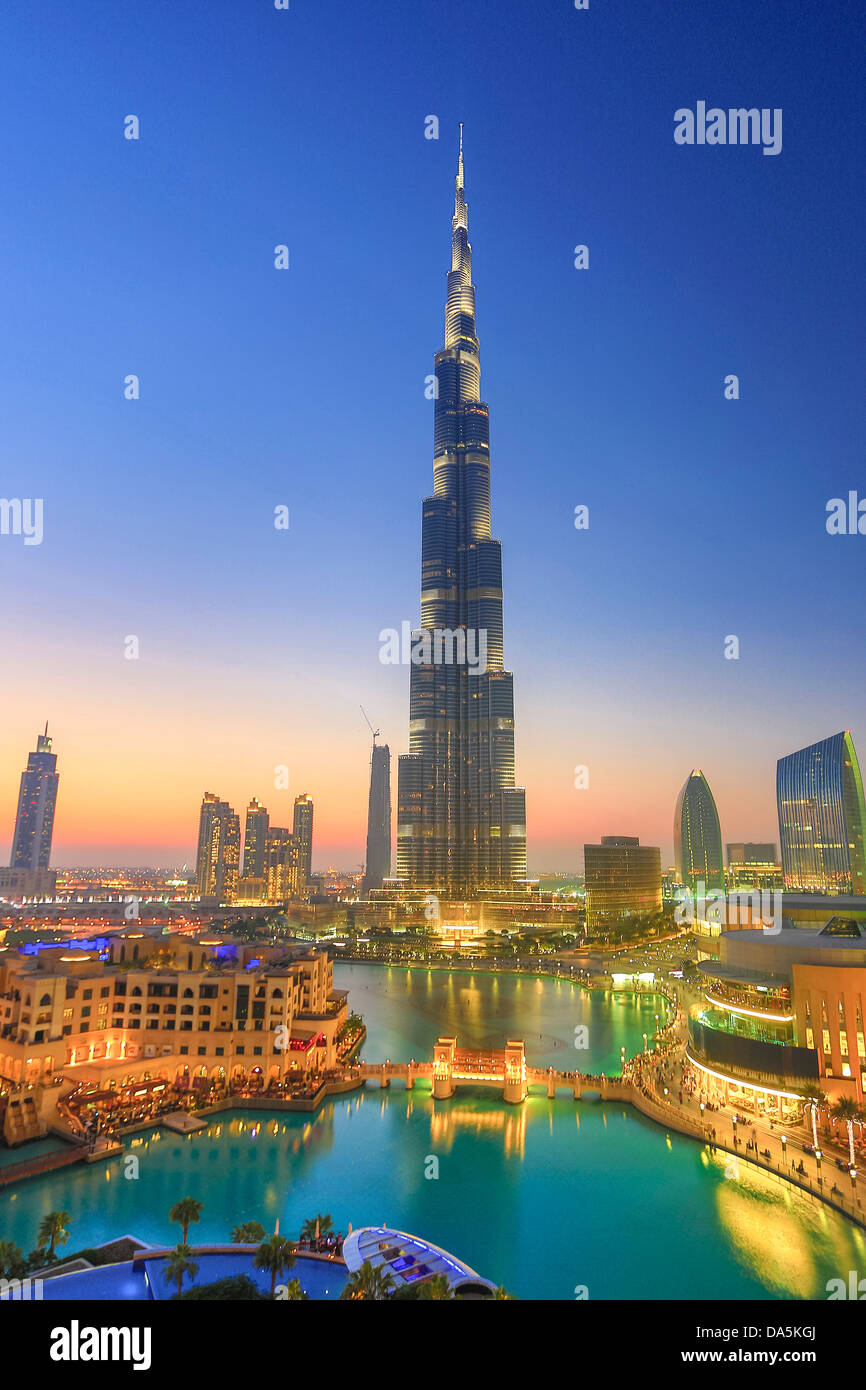 Vereinigte Arabische Emirate, Vereinigte Arabische Emirate, Dubai, Stadt, Innenstadt, Burj Khalifa, Gebäude, Gebäude, Burj Khalifa, Architektur, Brücke, Zentrum, Stockfoto