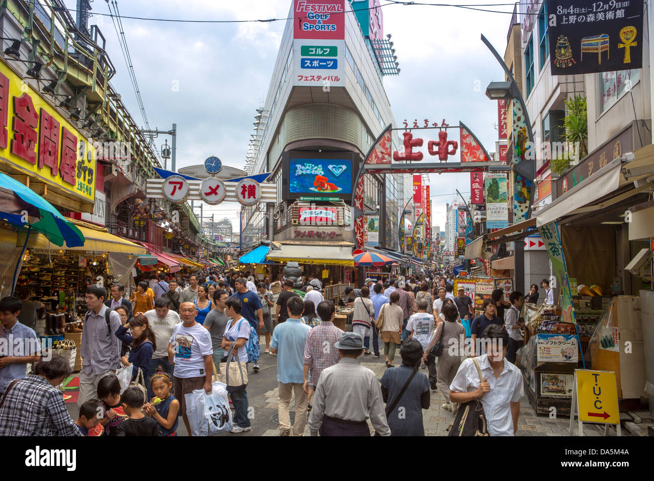 Japan, Tokio, Stadt, Ueno, Bezirk, bunte, überfüllt, berühmt, Markt, Einkaufen, Asien Straße, traditionell, ueno Stockfoto