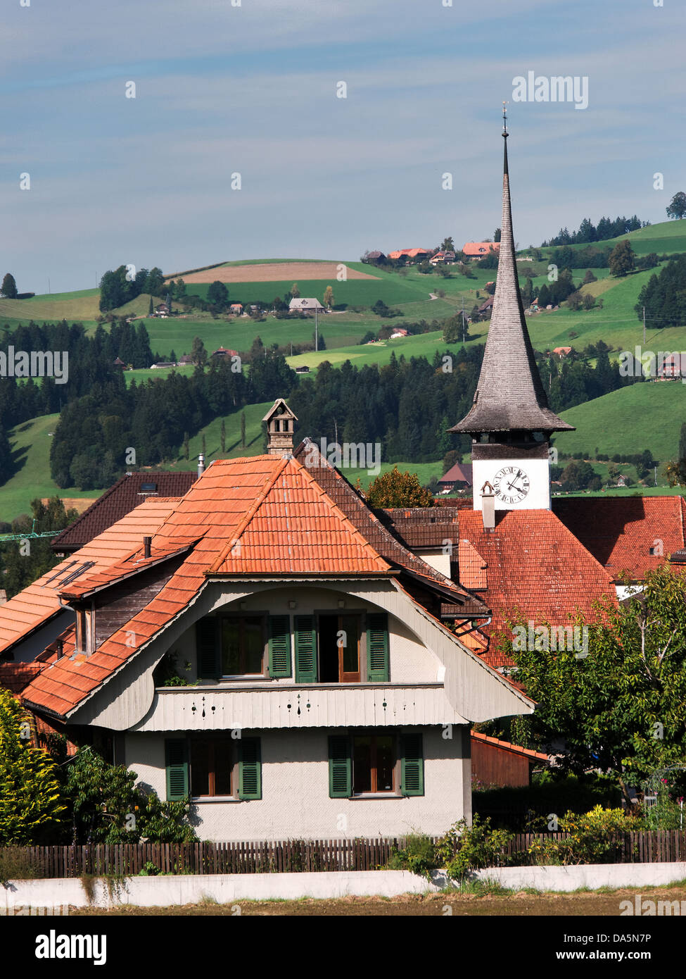 Dach, Dorf, Dächer, Emmental, Haus, Hause, Kanton Bern, Bern, Kirche, Kirchturm, Landschaft, Lauperswil, Schweiz, Europa, Hippe Stockfoto