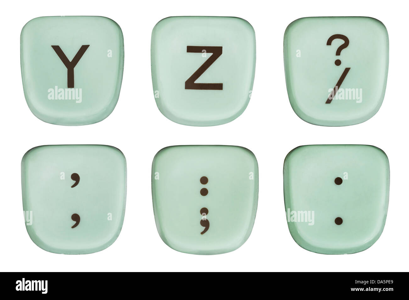 Vintage Grün Y und Z Schreibmaschine Schlüssel und Satzzeichen Makro Detail auf weiß. Stockfoto