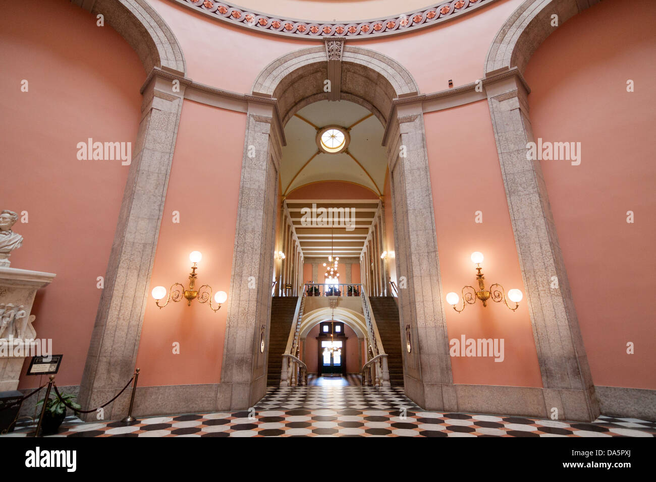 Unter der Rotunde von der Ohio State Capitol Building in Columbus, Ohio, USA. Stockfoto