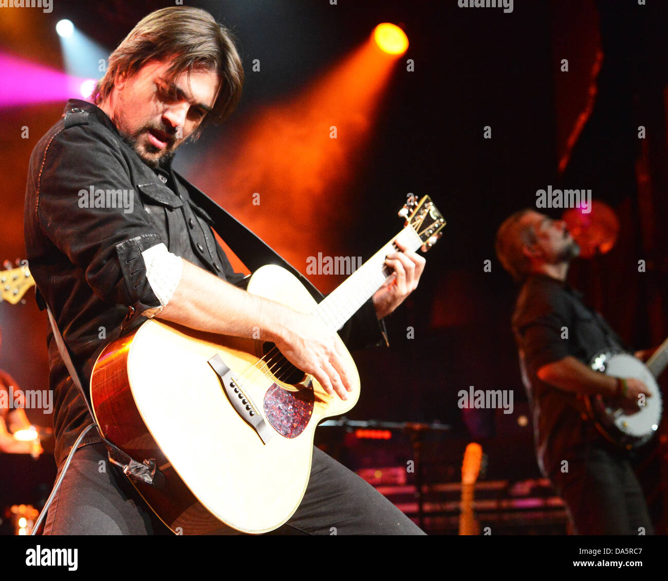 Juanez, kein Model-Release, Musik, Pop, Rock, Schweiz, Sänger, Basel, AVO, Session, 2012, Gitarre, Stockfoto