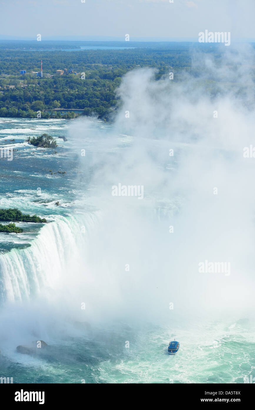 Boot und Horseshoe Falls von den Niagarafällen entfernt Stockfoto